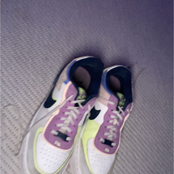 Nike Af1s only worn twice. Very good condition, custom colors - Picture 4 of 4